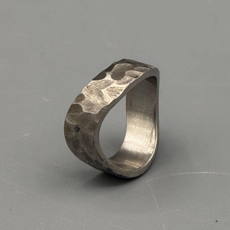 Curved hammered ring | Titanium Wedding ring | Band for men and women | Gift for him | Wedding Titanium Hammered Band | Anniversary gift for him Metalic Crafts